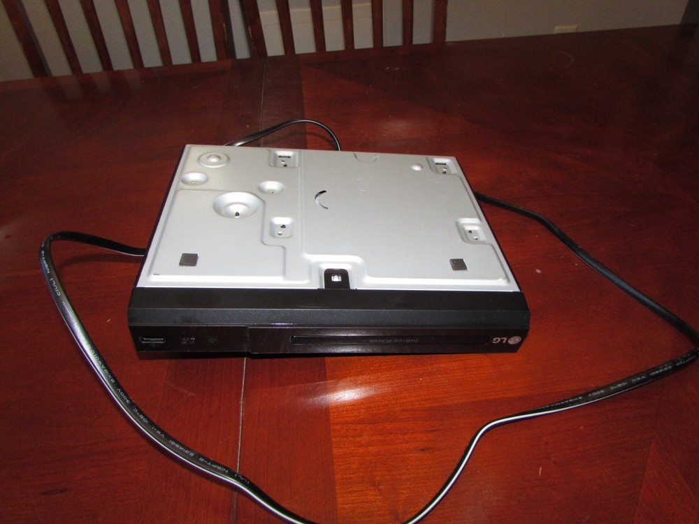 2017 LG Model #DP132 DVD Player works!