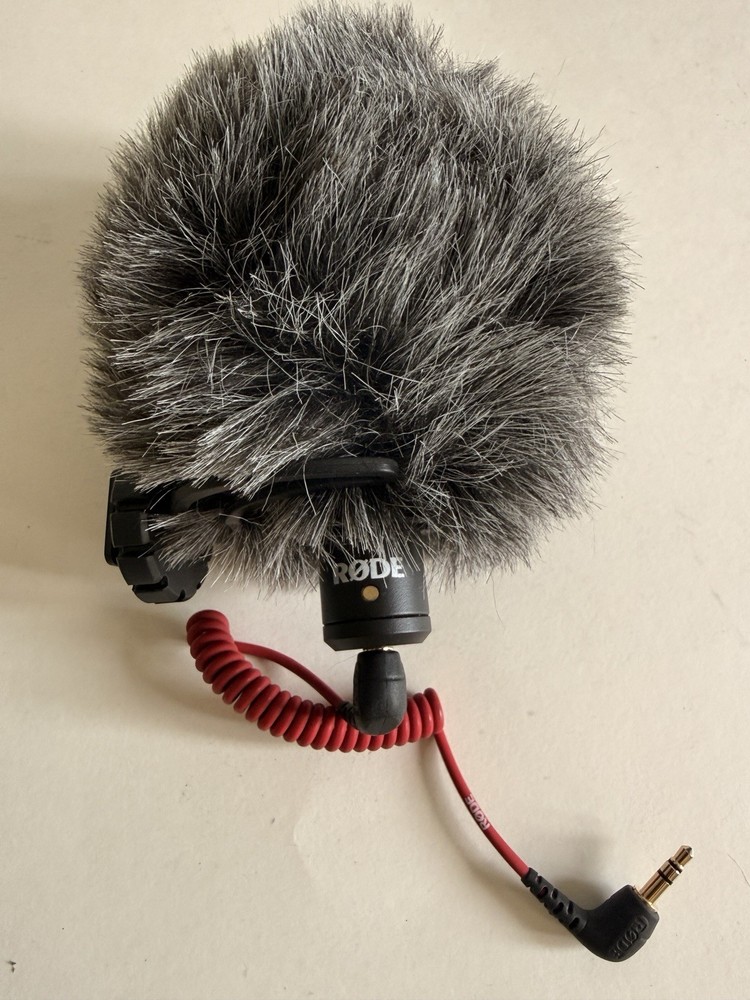 Rode VideoMicro Compact Microphone with Windscreen & 3.5mm Cable for Cameras