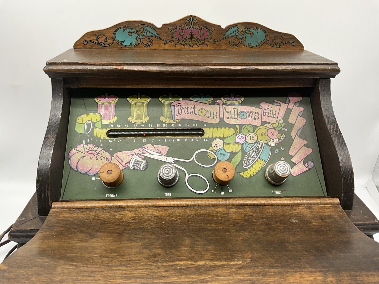 Guild Vintage 1965 "Button & Bows " Vacuum Tube AM/FM Radio Sewing Cabinet