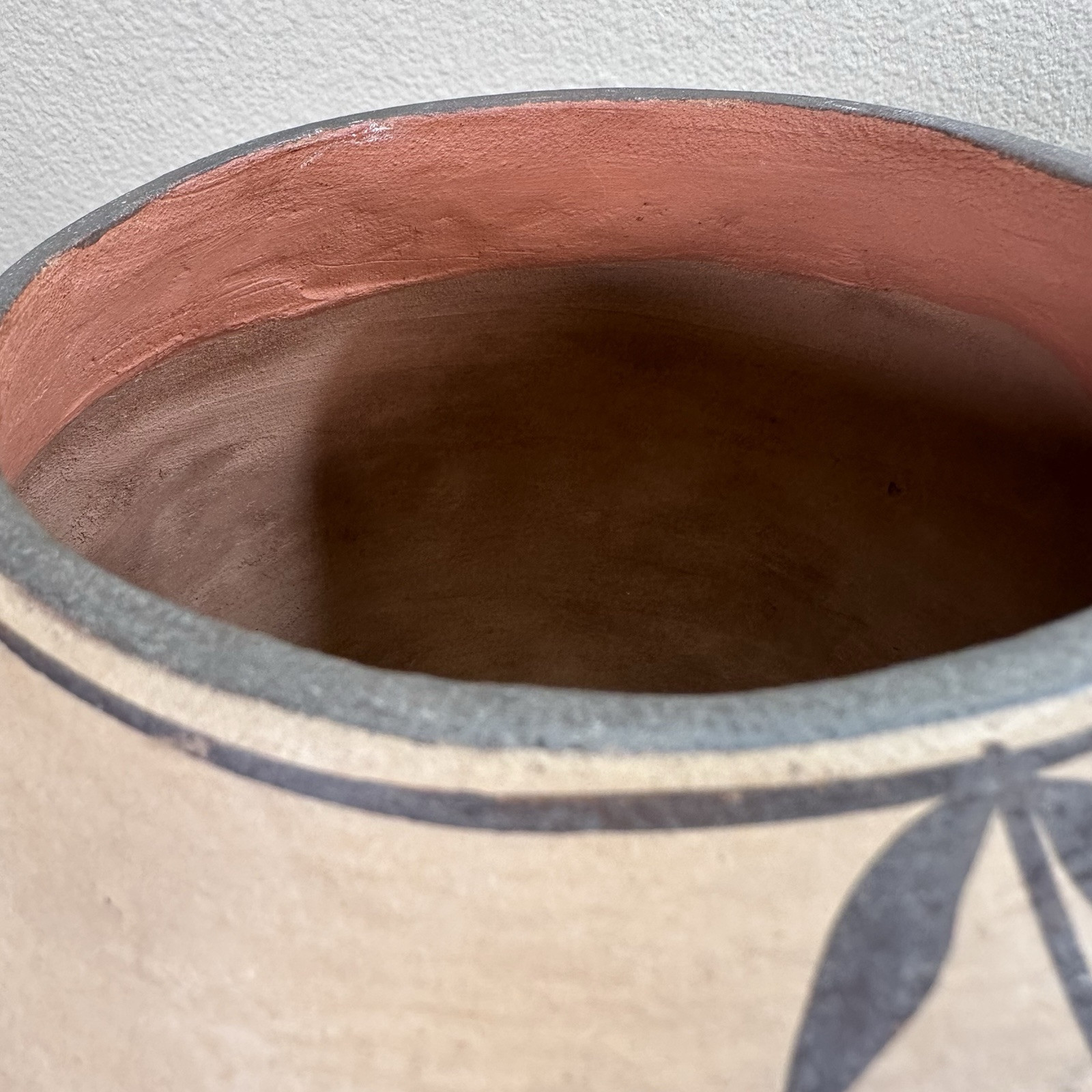 Unsigned Authentic New Mexico Zia Pueblo Indian Pottery Painted Bird Pot 7.5”