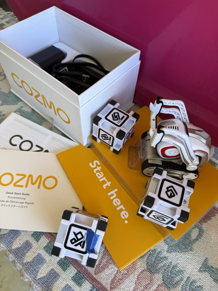 Anki Cozmo AI Educational STEM Robot 2.0, Full Set