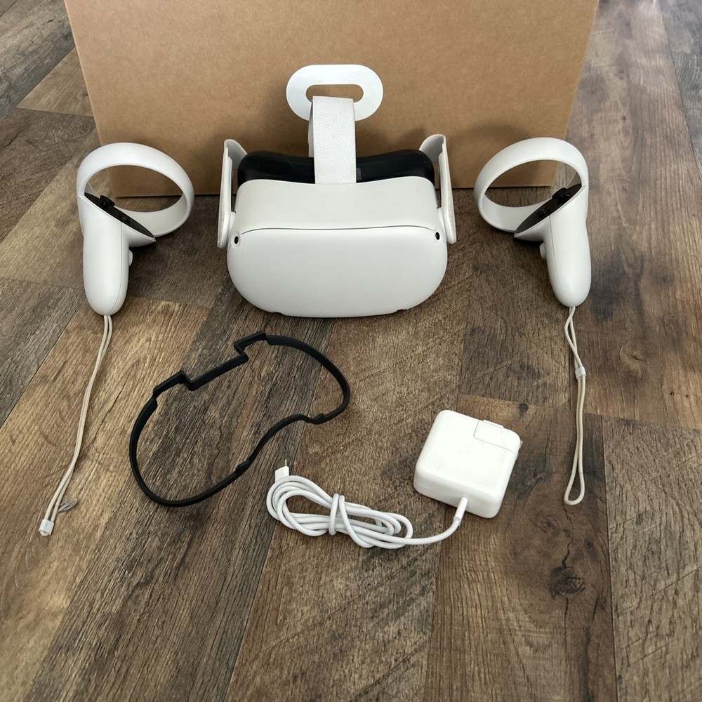 Meta Quest 2 - 256GB Set w/ Controllers - Great Condition