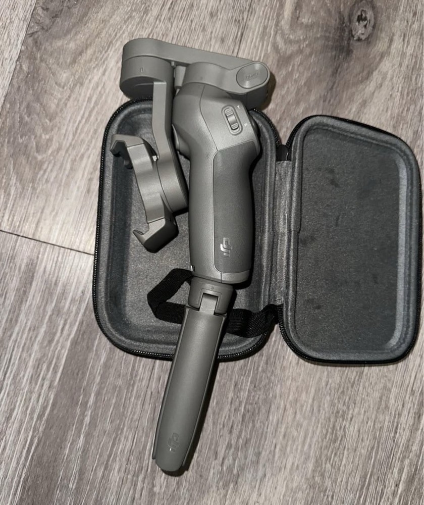 DJI Osmo Mobile 3 + Tripod
