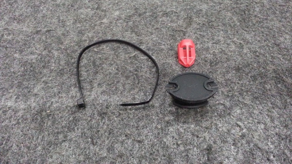 AXIS COMMUNICATIONS TP1001-E Wall/Pole Mount White For Axis Fixed Dome Cameras