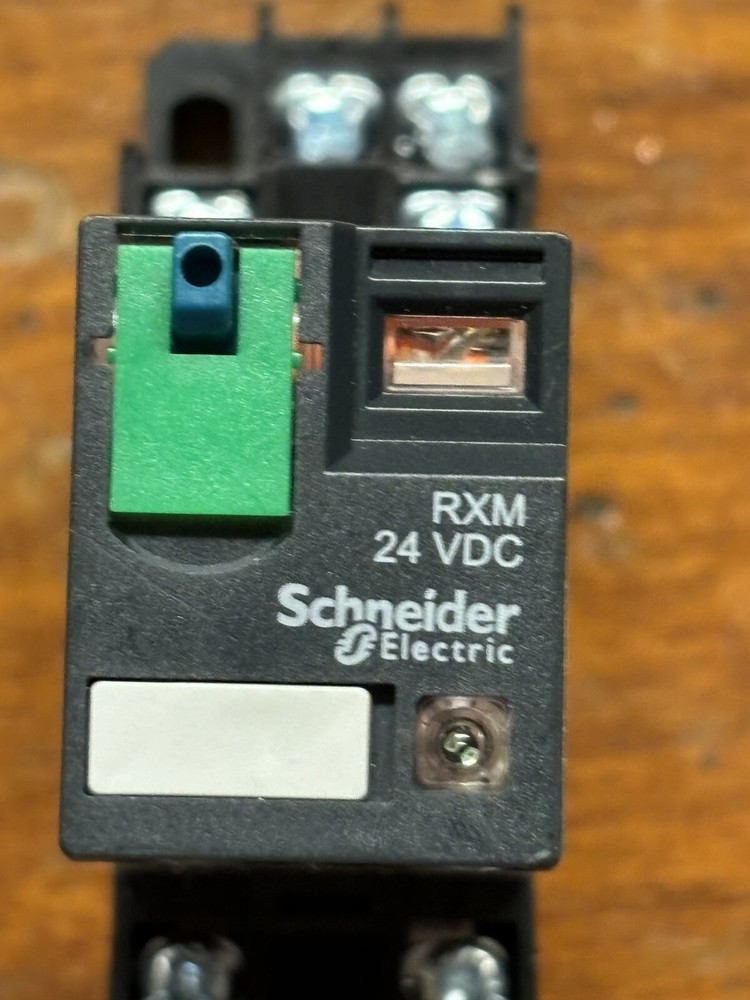Schneider Electric RXM2AB2BD Plug In Relay & 7A 250VAC 1365C Socket
