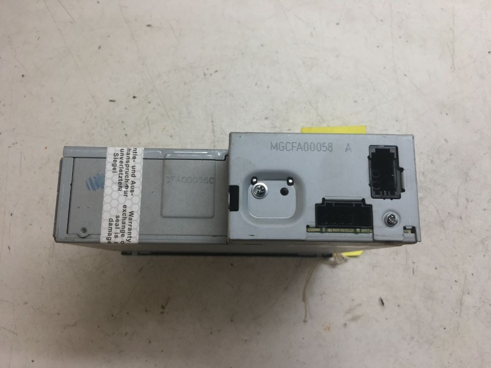 AUDI A6 C6 4F (2005 > 2011) 6 DISC CD CHANGER MODULE 4E0035110A