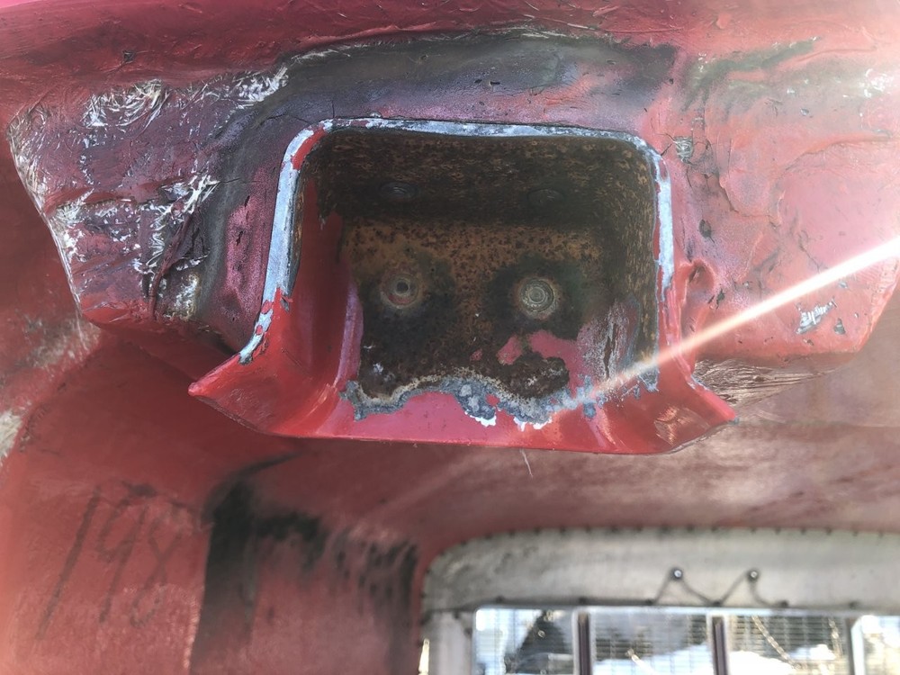 Peterbilt 378 Hood Rest - Used