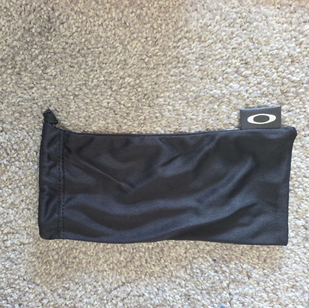 OAKLEY BLACK AUTHENTIC EYEWEAR CASE & SLEEVE