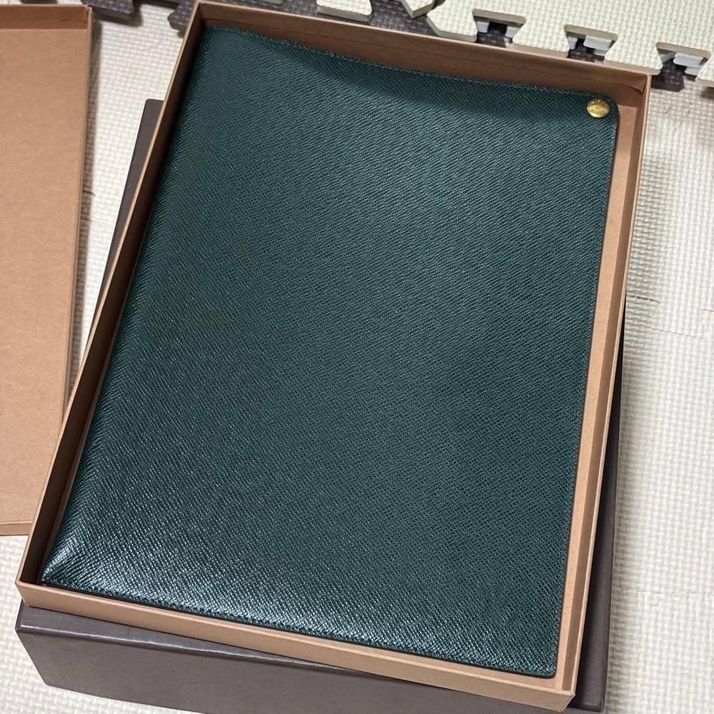 Louis Vuitton Taiga A5 Document Case Snap Folder Dark Green E34490 Unused