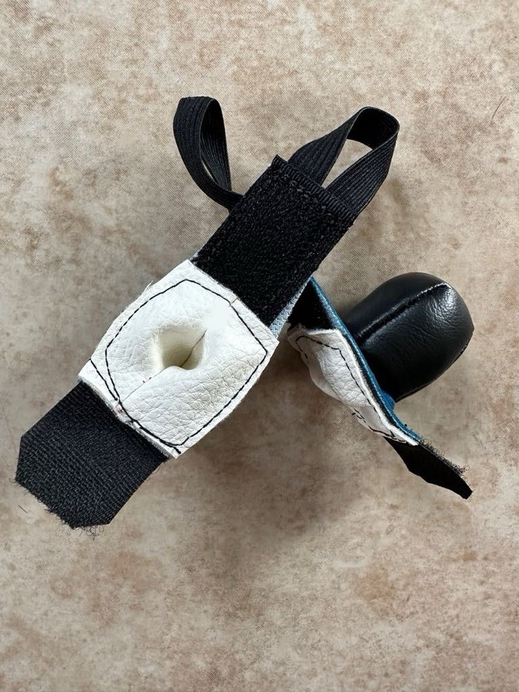 Protective Vinyl Breeding Muffs for Poultry/Botines