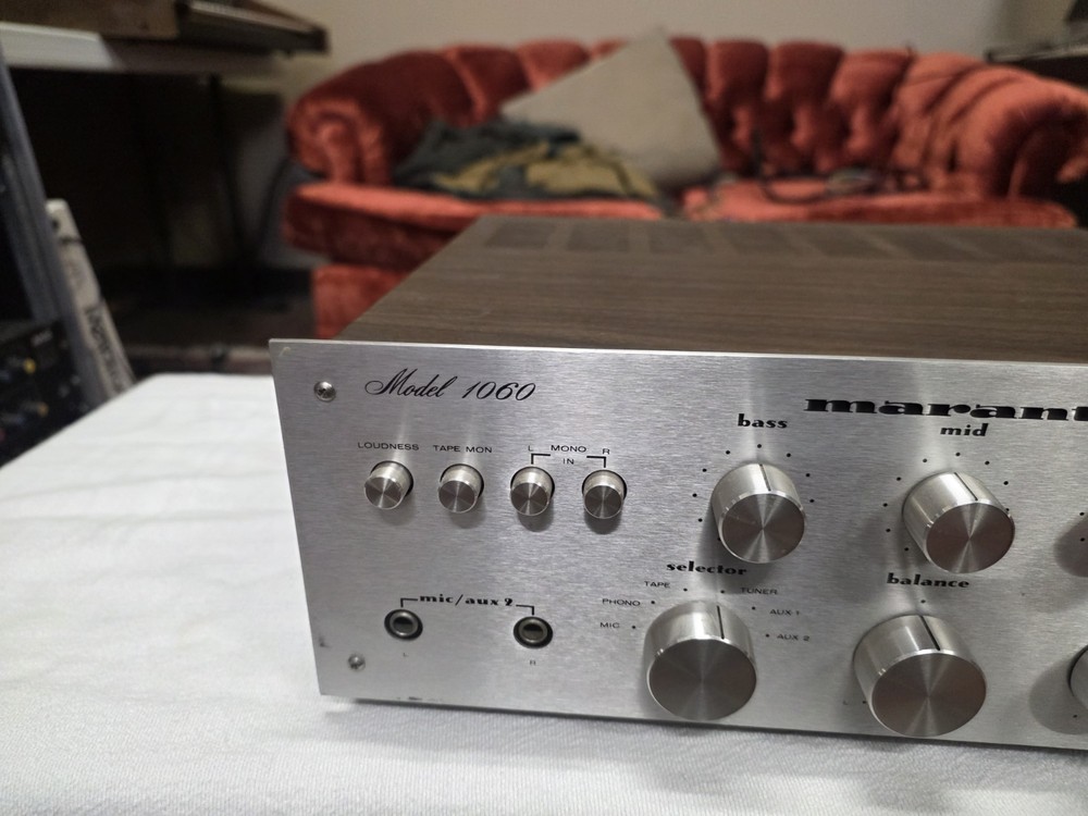 Marantz 1060 Stereo Integrated Amplifier 1970s