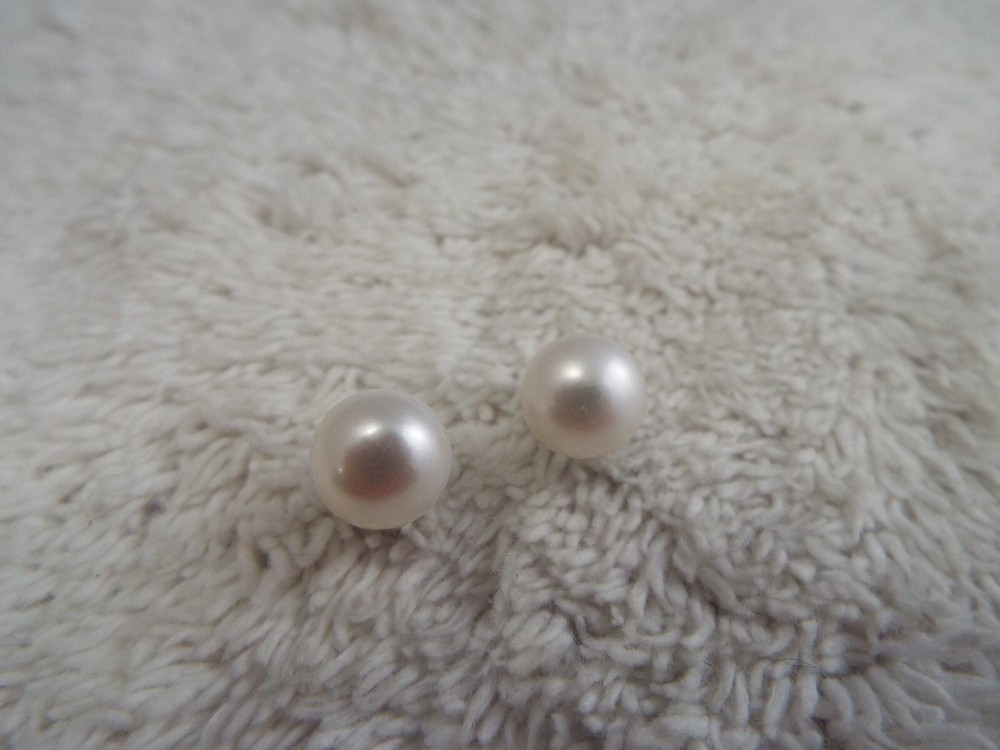 Genuine Pearl Stud Post Pierced Earrings (J10)