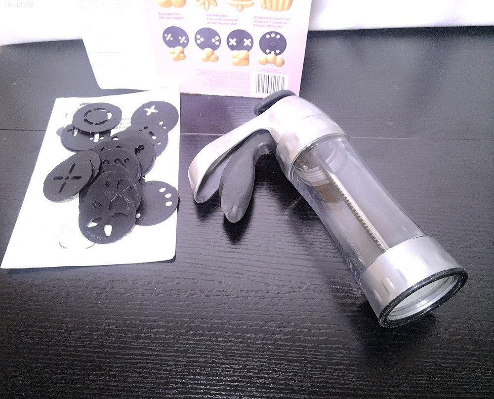 Wilton Cookie Pro Ultra II Soft-Grip Trigger Cookie Press Complete Set