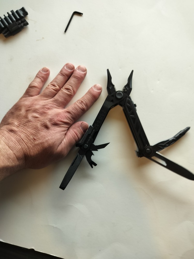 Gerber Center-Drive All Black Multi-tool with bit set New in plastic