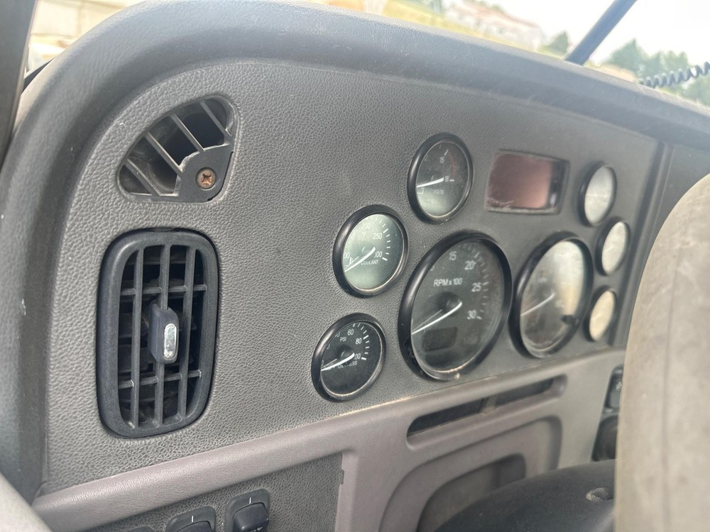 Peterbilt 365 Speedometer Instrument Cluster - Used