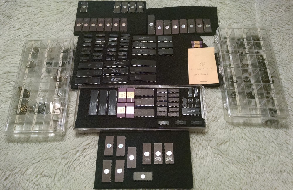 Collectable-Vintage-Computer Chips & More-Lot
