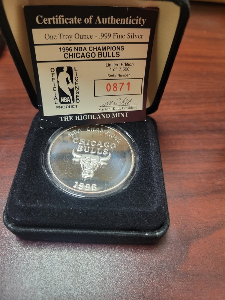 THM SILVER CHICAGO BULLS MEDALLION