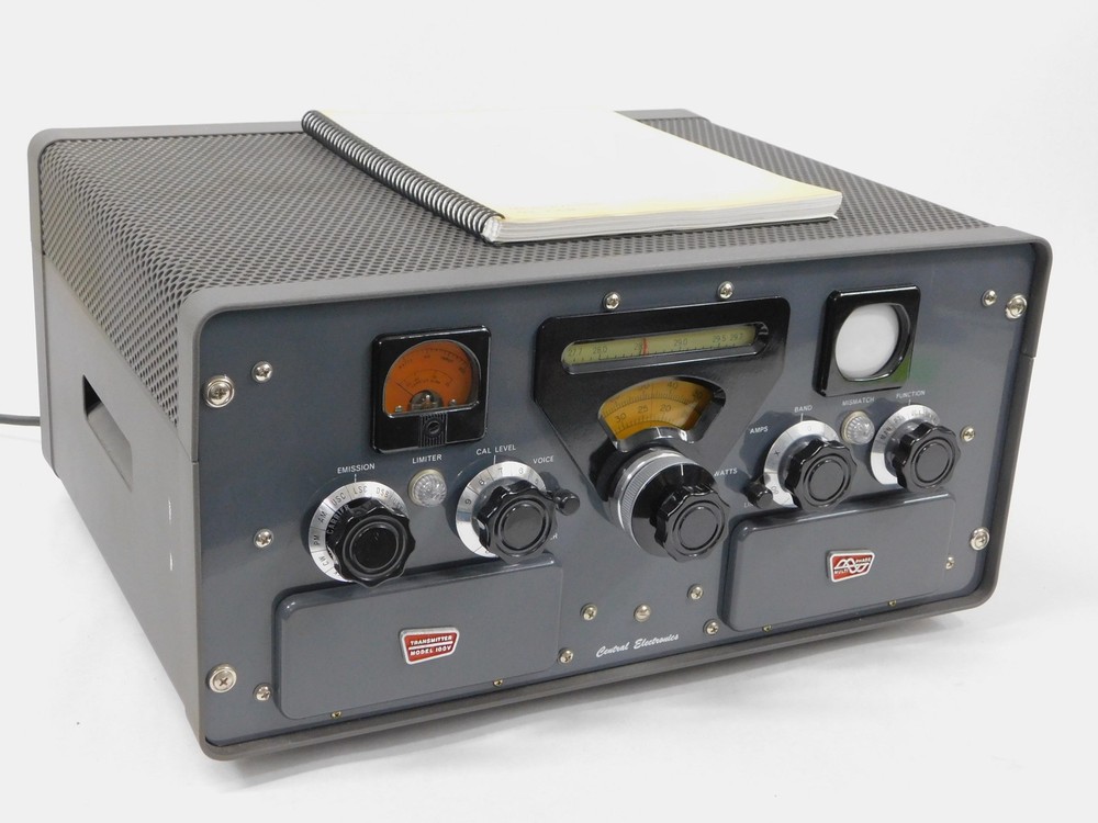 Central Electronics 100V Vintage Ham Radio Transmitter (excellent cosmetics)