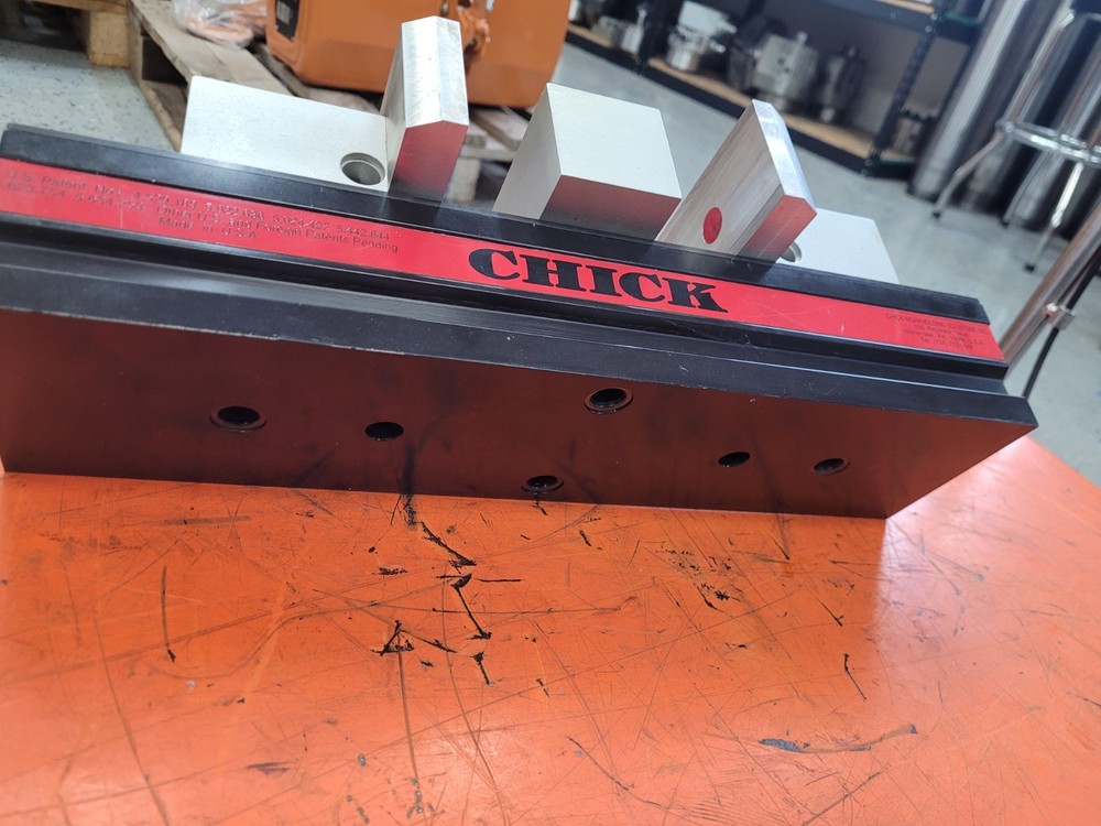 Chick Qwik Lok 4" Milling Vise with jaws