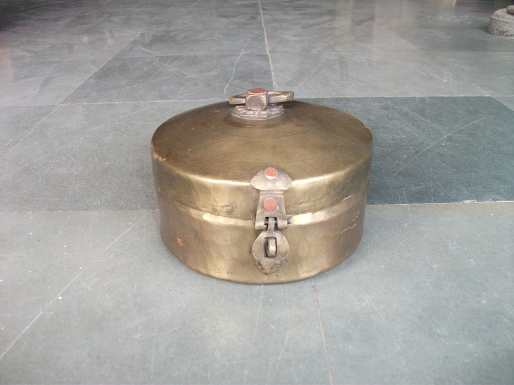 Vintage Brass Handcrafted Round Shape Solid Jewellery Box