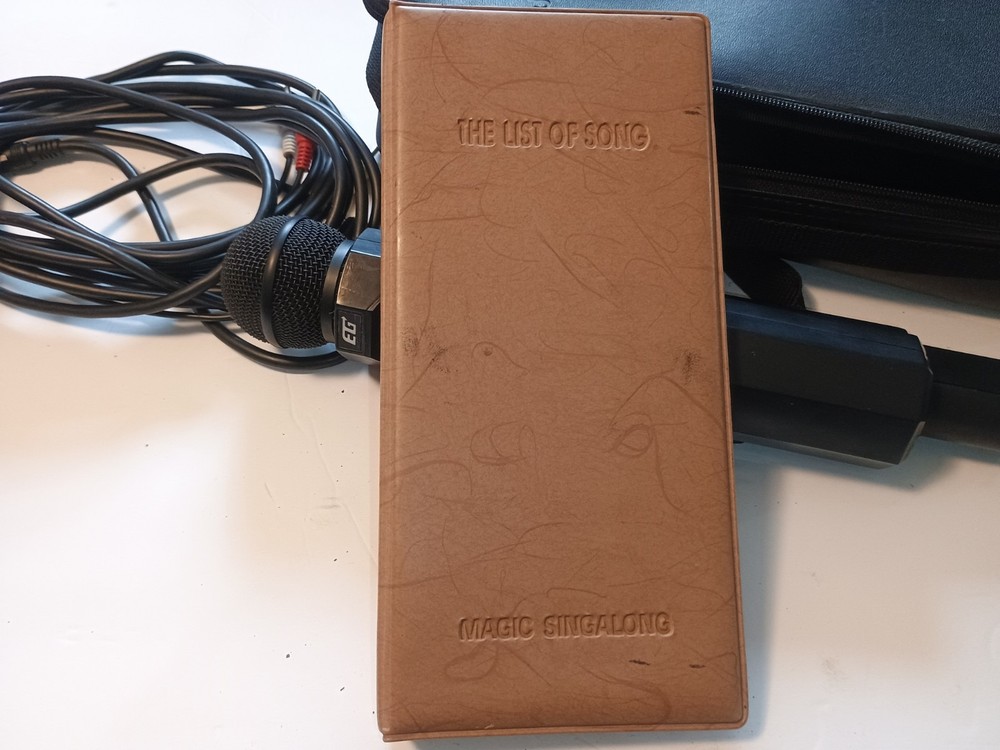 Magic Singalong Eg + Case & Cables