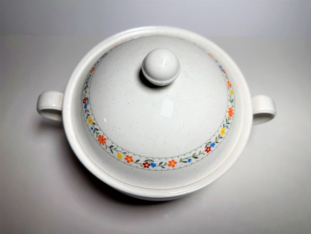 NORITAKE HAPPY TALK, 2 QT ROUND COVERED CASSEROLE