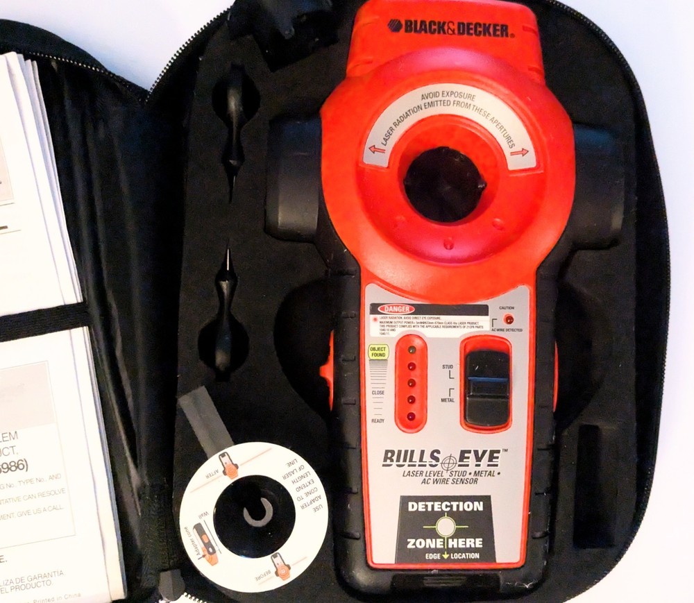 Black & Decker Bullseye Auto Leveling Laser w/Stud Sensor Zip Storage Case VG