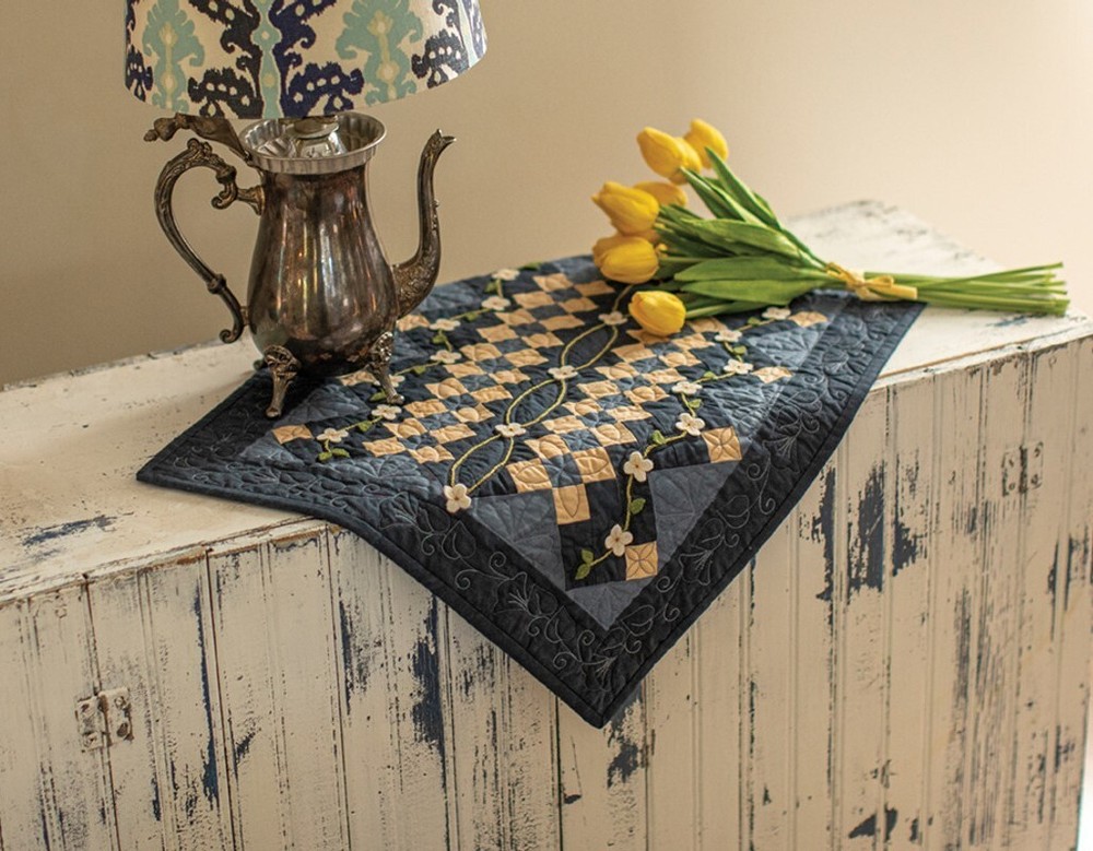{PRIMITIVE QUILTS & PROJECTS MAGAZINE} ~ "SPRING 2022" (4 issues pls. contact)