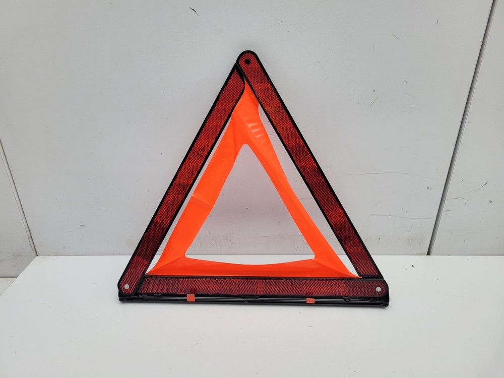 AUDI A4 B9 2024 HAZARD WARNING TRIANGLE 8K0860251C