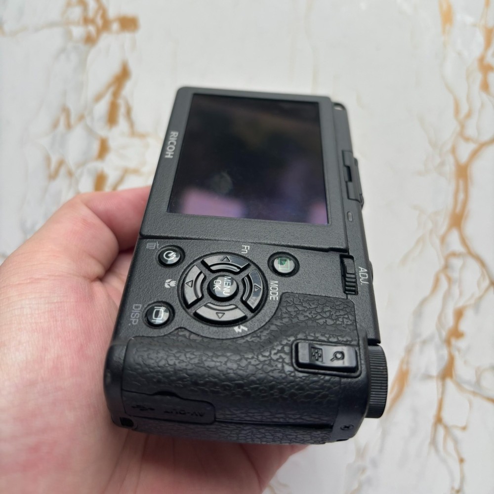 Ricoh GR Digital II GRD2 Compact Self Timer Digital Camera with Accessories