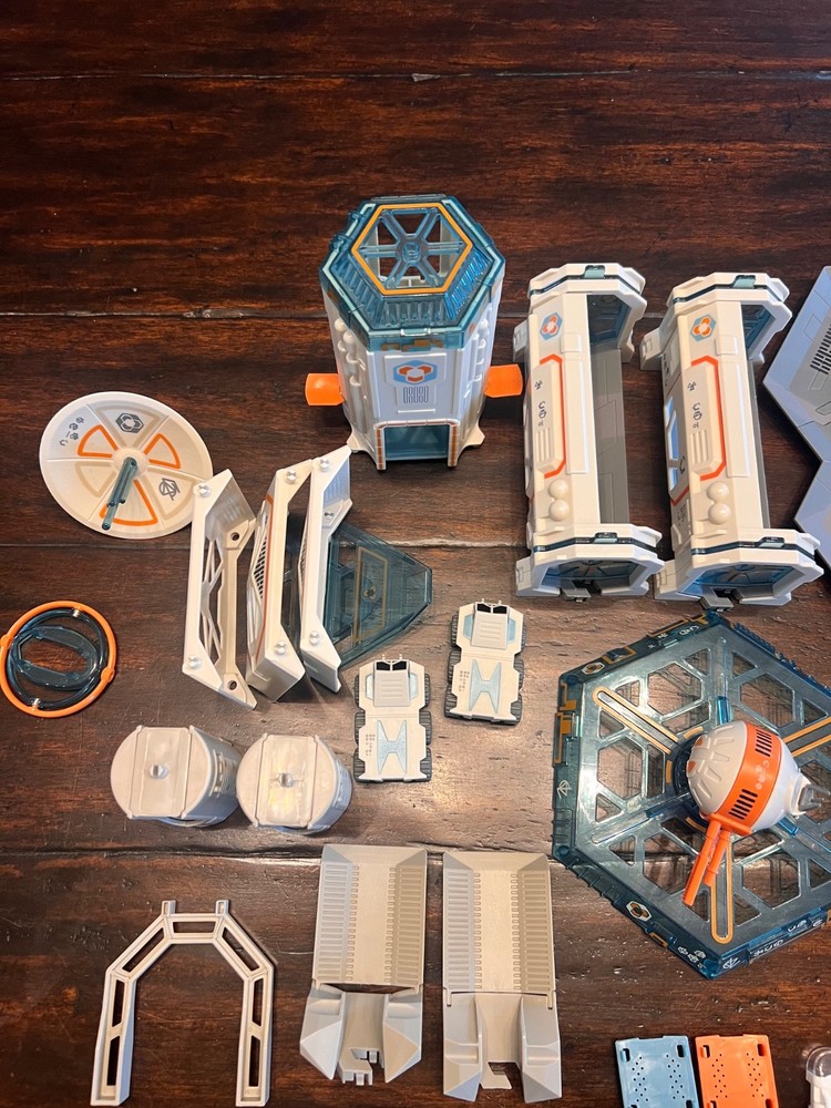 HEXBUG NANO SPACE COSMIC COMMAND Lot with 2 hex bugs
