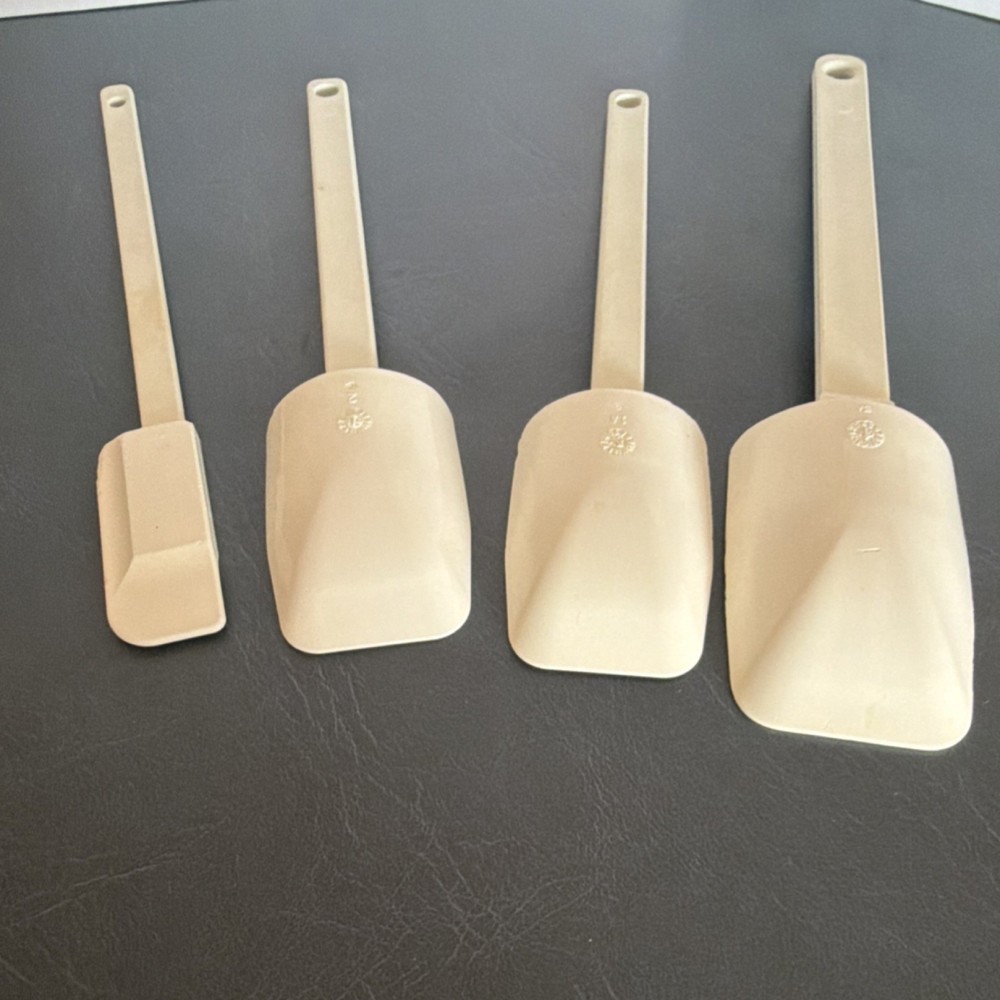 The Pampered Chef Plastic Scoop Set Square Shape 4 Pieces