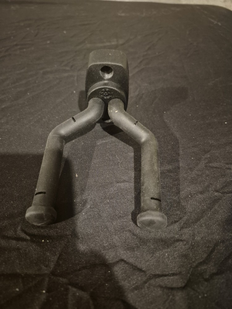 Guitar hangar wall mounted