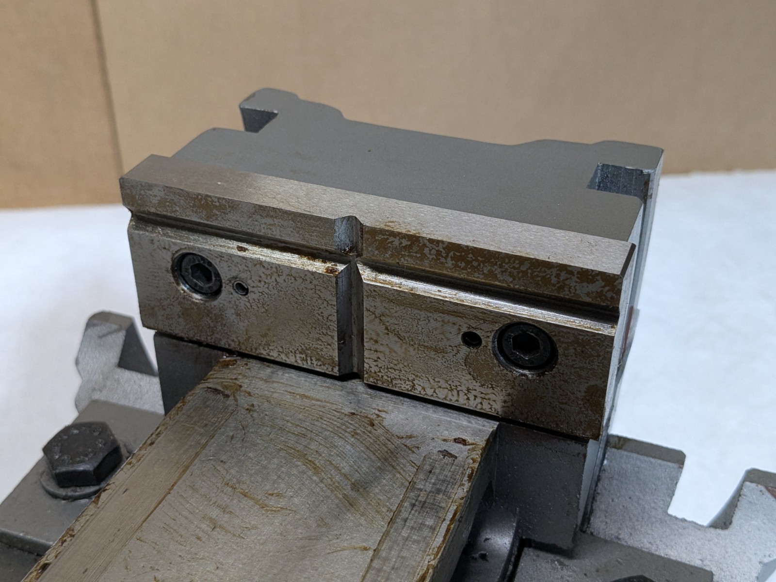 Gibraltar 3-Axis Tilting Angle Machine Vise w/ Swivel Base 4" Jaw Width 110052