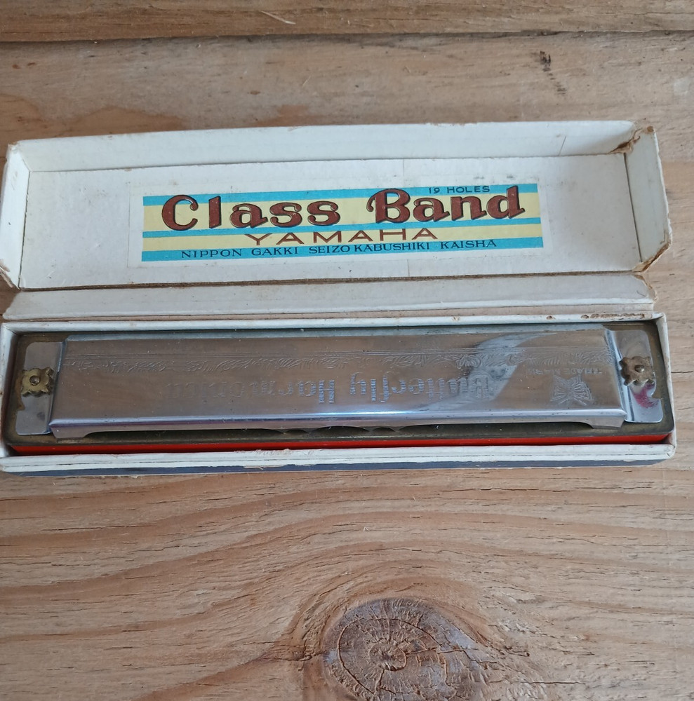 Vintage Yamaha Harmonica 19 Hole A440 ***RARE WITH BOX ***