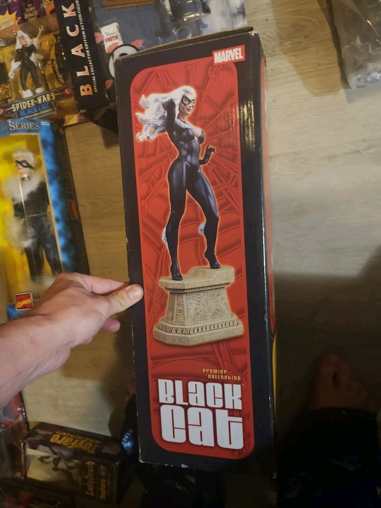 Black Cat Premiere Collection Statue