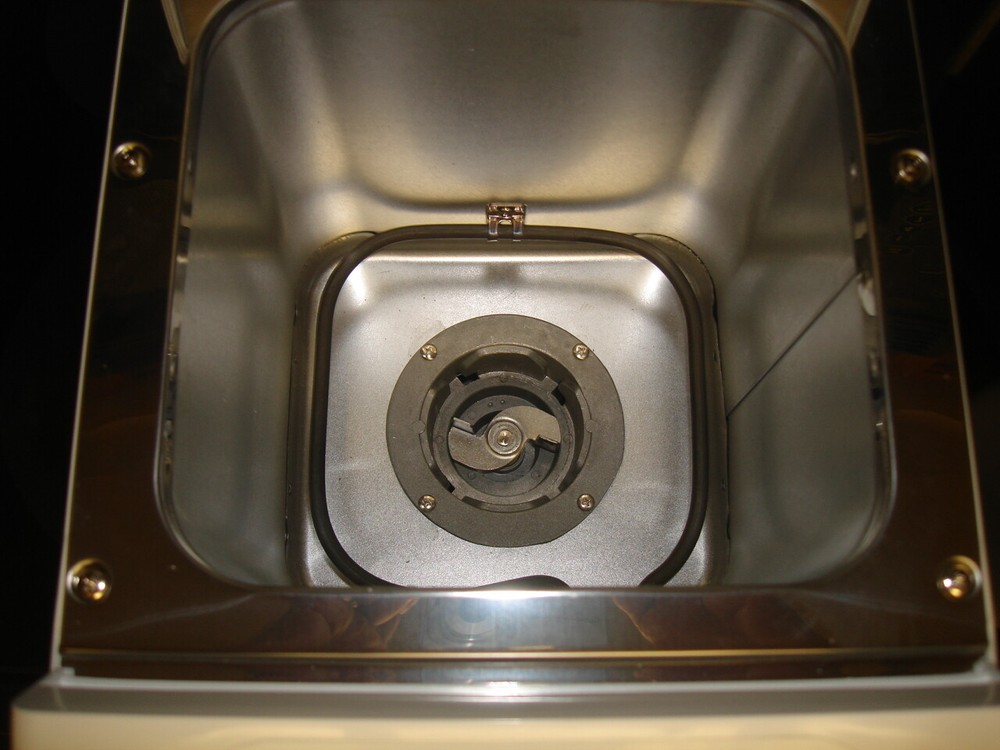 Breadman Bread Maker Machine Model TR-442, 8 Programs 3 Loaf Sizes + Yeast