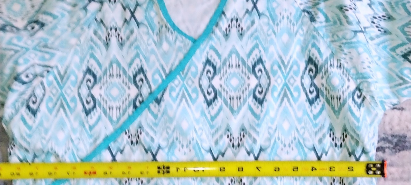 SET OF 2SCRUB TOPS AND MATCHING PANTS FOR BOTH IN MED.