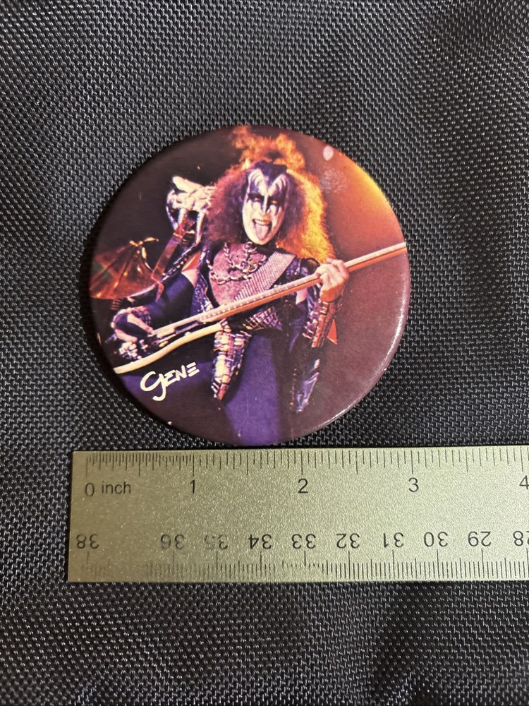 Kiss Button Vintage 1977