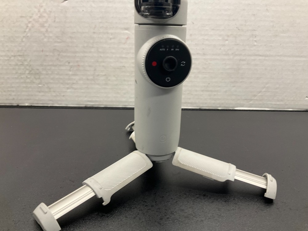 Insta360 Flow Gimbal Stabilizer for Smartphone AI White