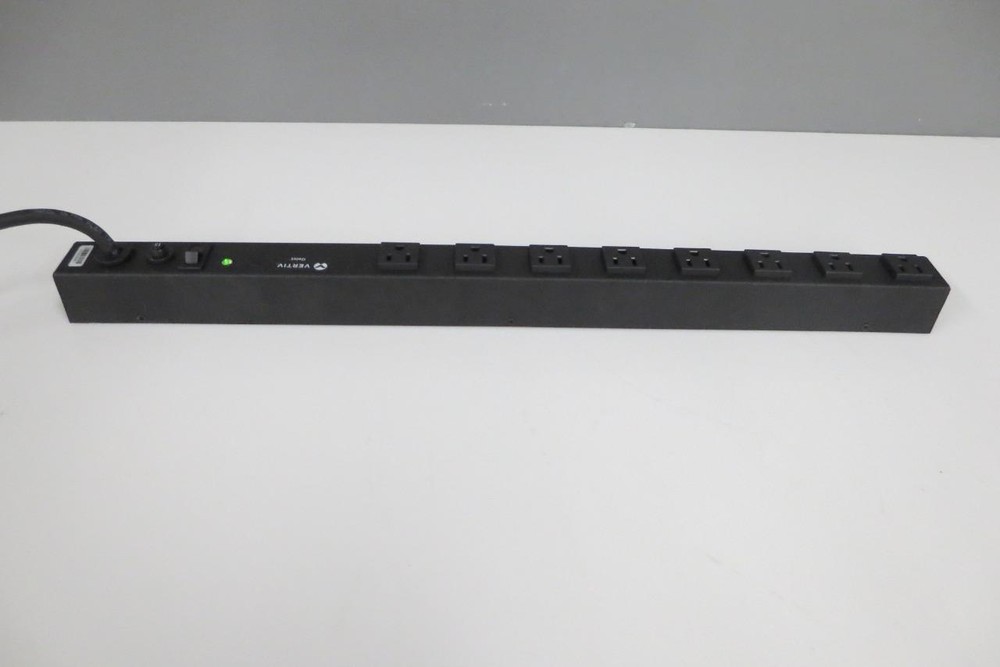 Vertiv Geist Basic Horizontal Rack-Mount Power Strips 8-Outlet strip