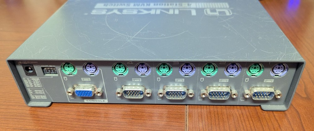 Linksys ProConnect (SVIEW04) 4-Ports External KVM switch PS/2
