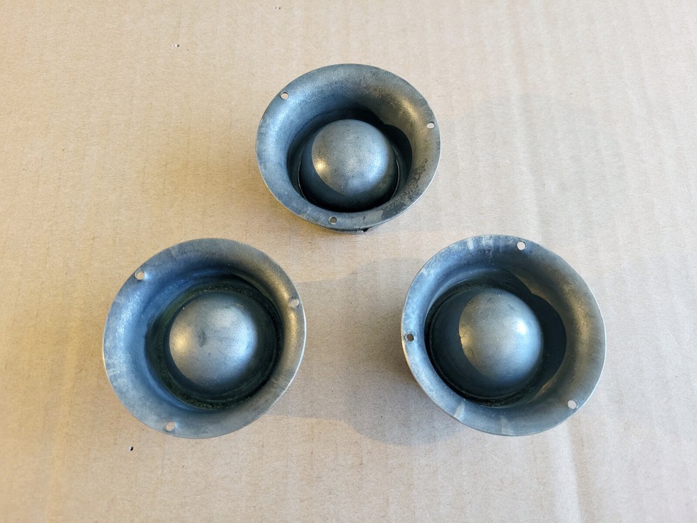 Set of 3 Gilbert needle holder cups