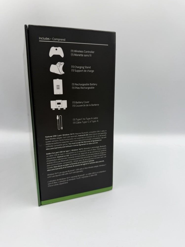 GC505 RAZER WIRELESS CONTROLLER & QUICK CHARGING STAND FOR XBOX- USED