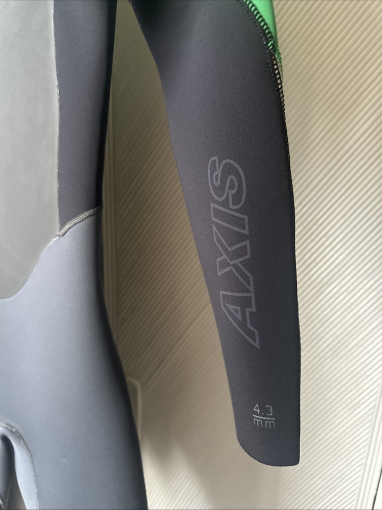 4/3 Xcel Boys Size 12 Wetsuit