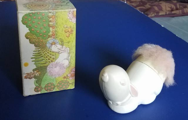 AVON BUNNY FLUFFPUFF CHILDRENS TALC POWDER PUFF TAIL WHITE RABBIT 70'S **READ***