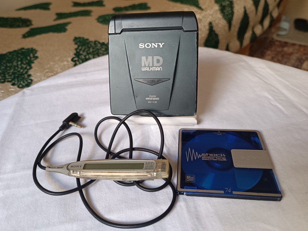 WALKMAN PORTABLE MINIDISC PLAYER SONY MZ-E32 BLACK