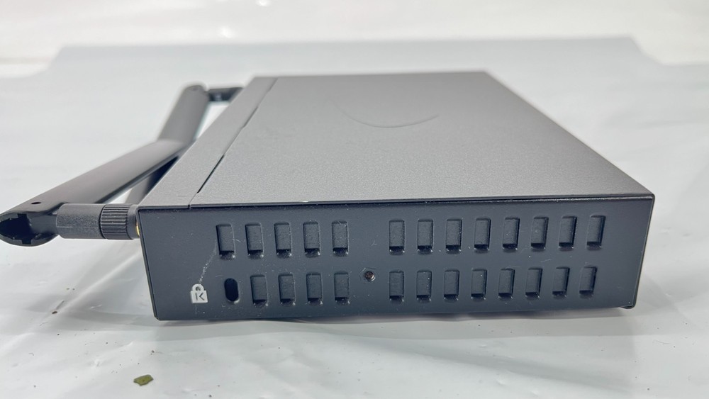 SonicWALL TZ370W APL57-101 Network Security Appliance Firewall