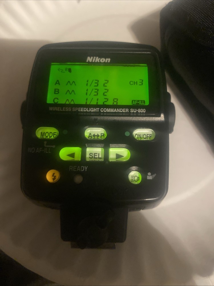 Nikon Wireless Speedlight Commander SU-800 Flash With Case . Excellent Shape