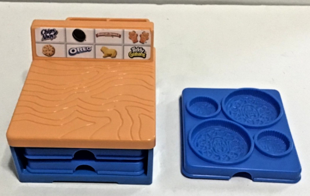Play-Doh Kitchen Cabinet 3 Shape Making Trays